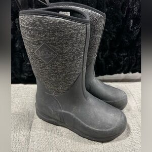 Youth muck boots